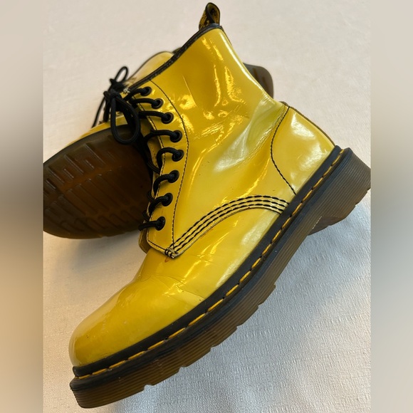 Vintage 1990’s Dr Martens Women’s Smooth Yellow Lace Up Boots - Picture 2 of 16